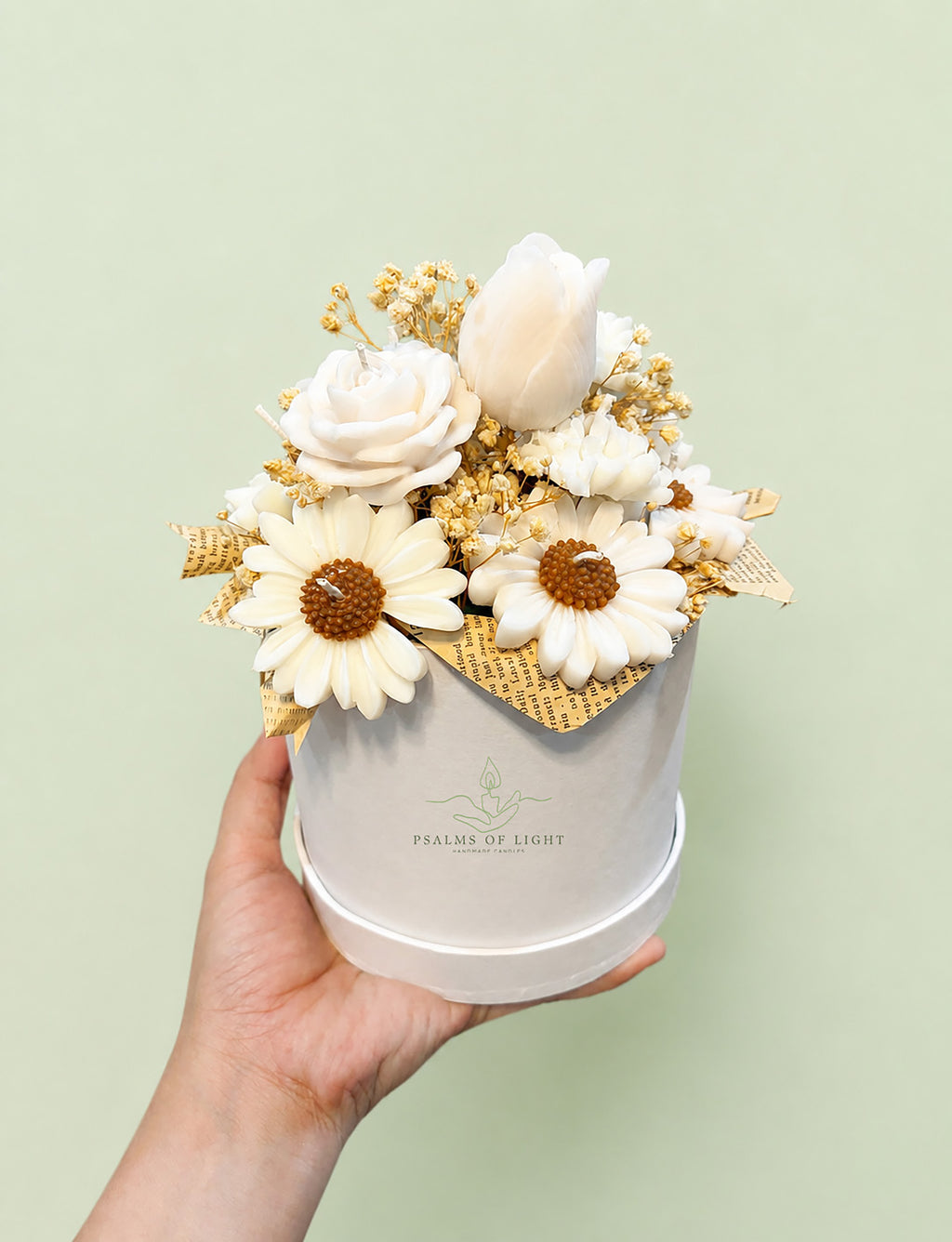 Round Box Candle White Flower Bouquet