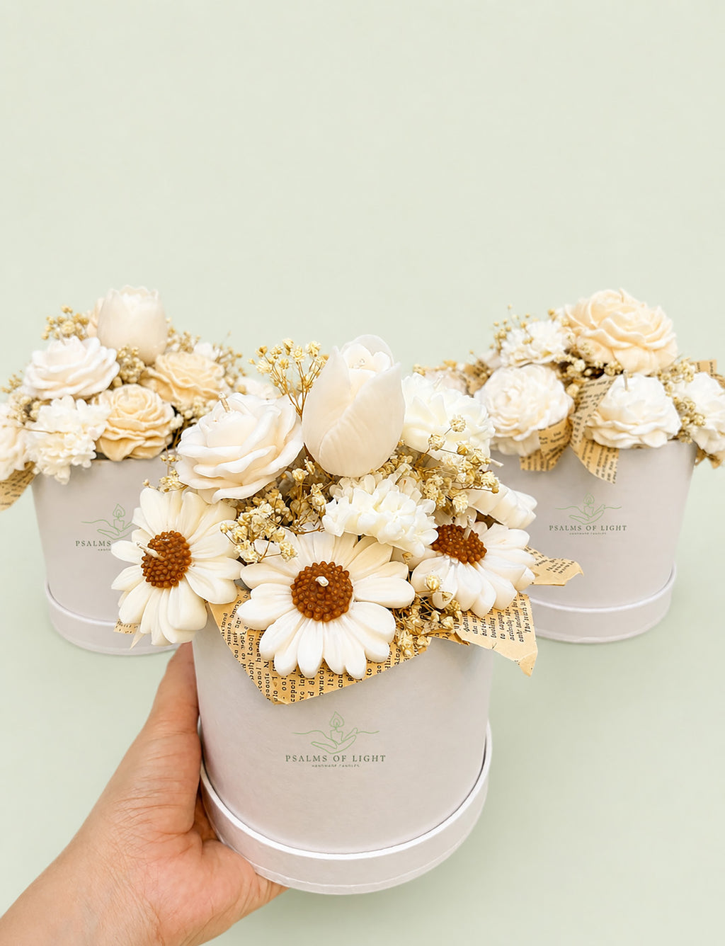 Round Box Candle White Flower Bouquet