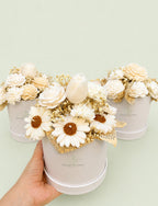 Round Box Candle White Flower Bouquet
