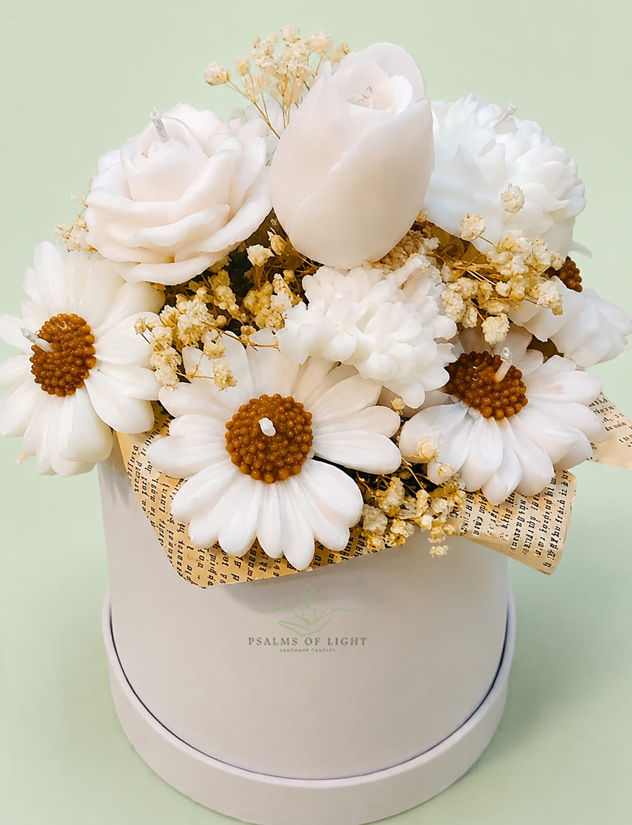 Round Box Candle White Flower Bouquet